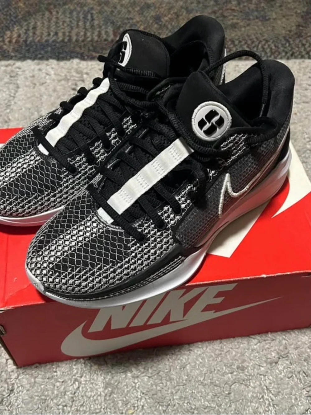 Nike Men’s Black and White Low-Top Performance Sneakers